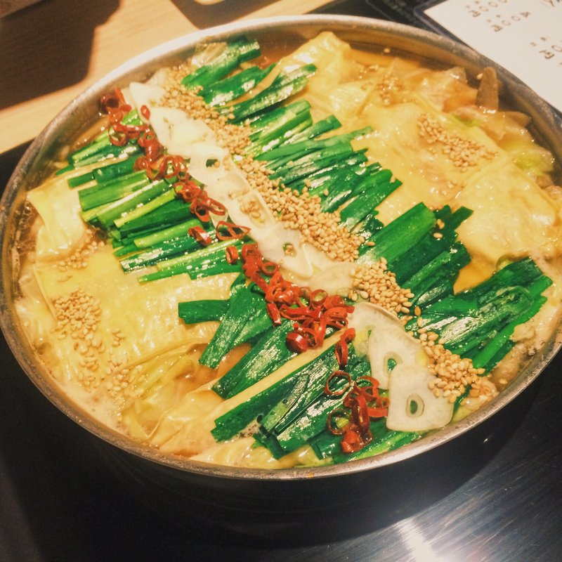 醤油もつ鍋(もつ鍋　新羅館 （モツナベシンラカン）)