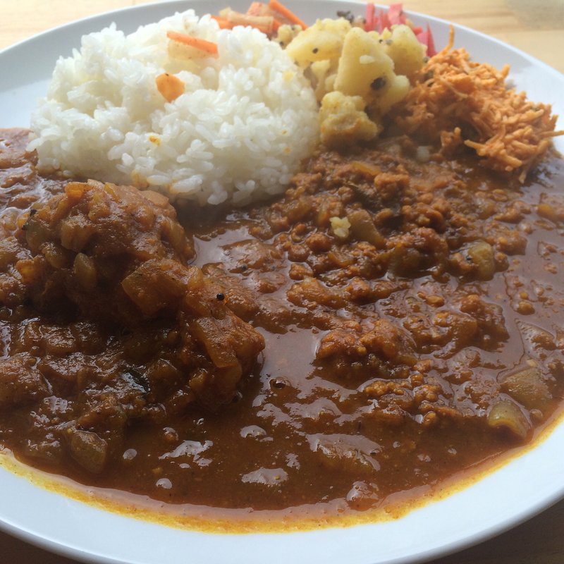 2種盛り(チキン＆キーマ)・野菜のおかず付き(ライス&カリー ラーマ)