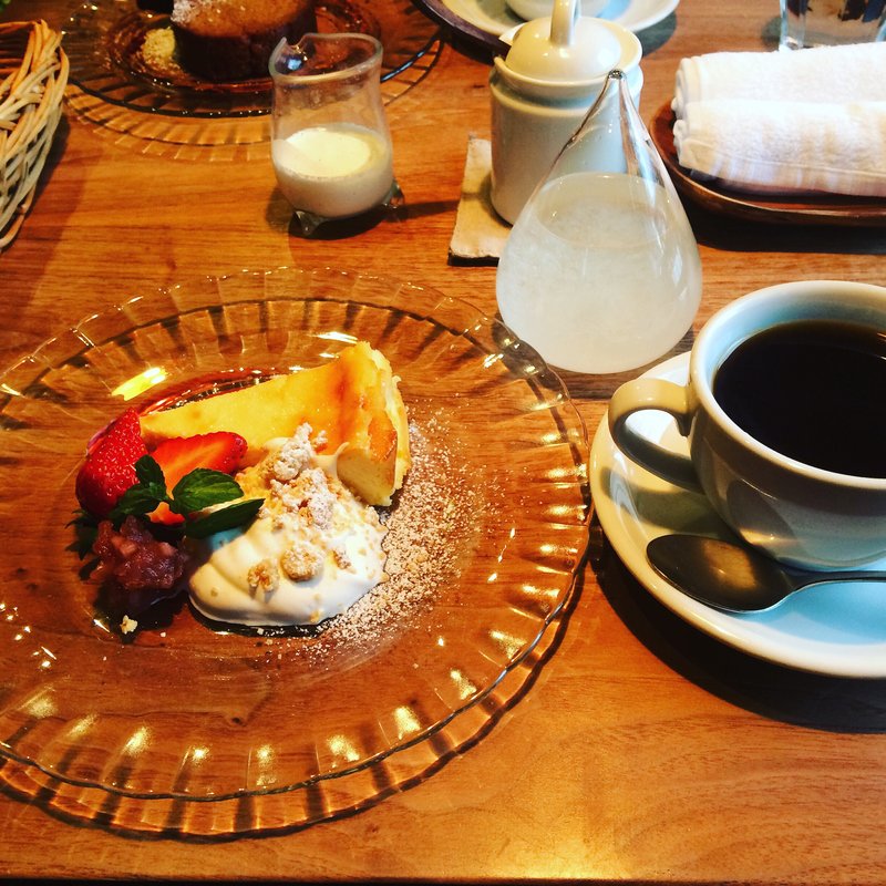 ケーキ、コーヒー(オルモコッピア)