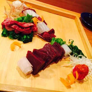 馬刺し盛り合わせ(波紋)