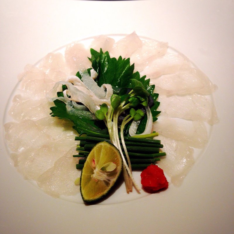 専門店のこだわり 泳ぎてっさ（とらふぐ刺身）(とらふぐ亭 小岩店)