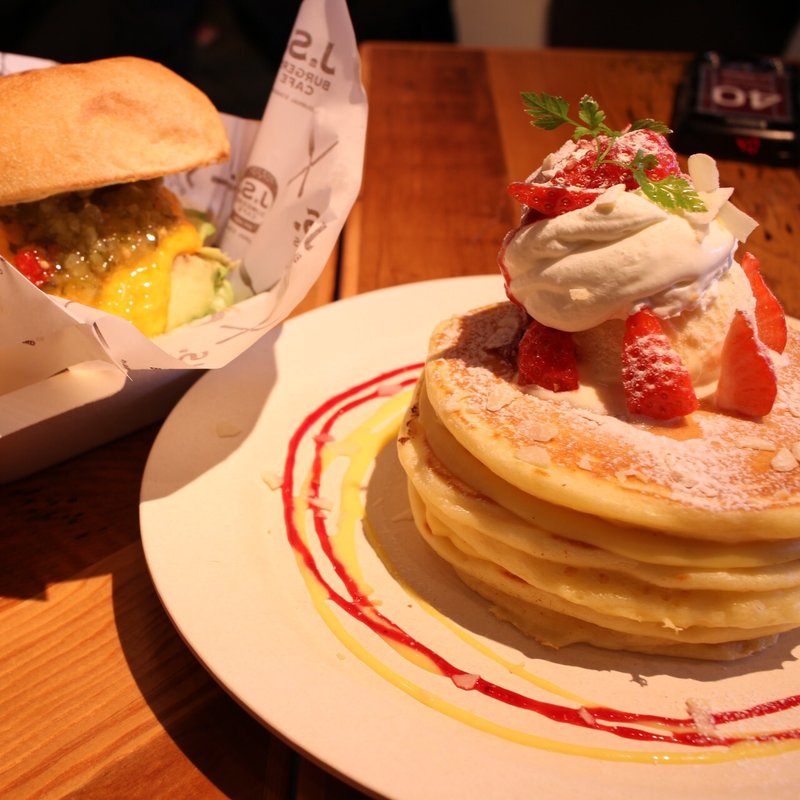 ストロベリーパンケーキ(J.S. FOODIES 江ノ島店 （ジェイエスフーディーズ）)