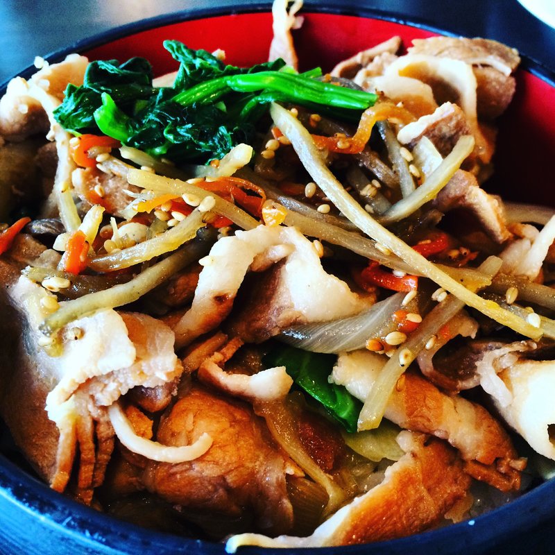 ワンコインきんぴら豚丼(湾岸食堂 波止場)