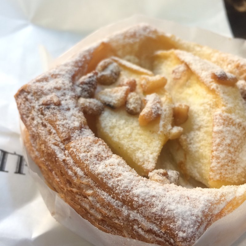 りんごとくるみのデニッシュ(トラン・ブルー )