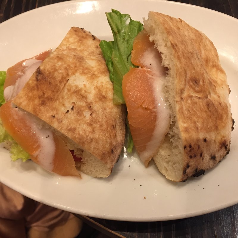 サーモンとクリームチーズのパニーニ(Paul Bassett 渋谷ヒカリエ ShinQs店 （ポールバセット）)