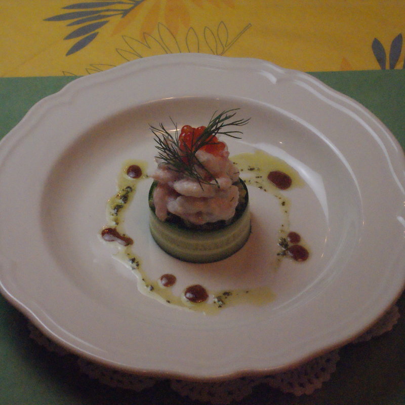 アボカドのムース グリーンランド産小エビ飾り(北欧料理リラ・ダーラナ)