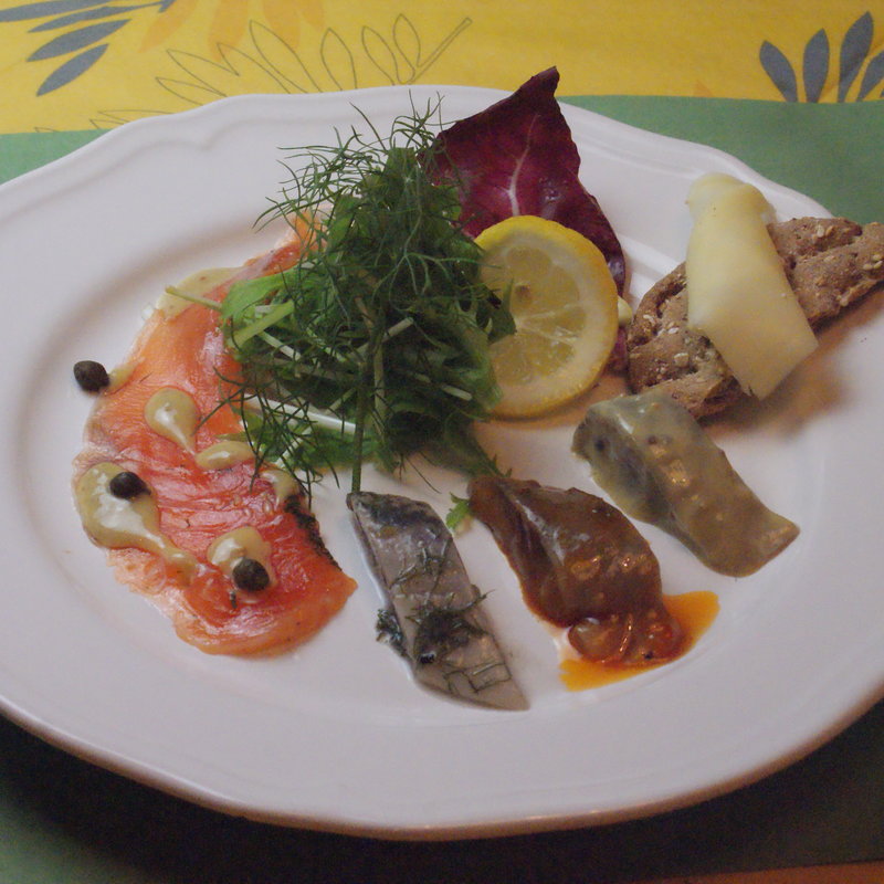 ノルウェー産 サーモンのマリネ ディル風味(北欧料理リラ・ダーラナ)