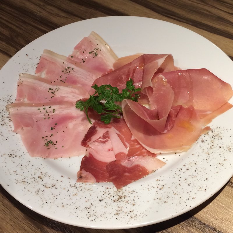生ハム3種盛り合わせ(大正バル ワイン食堂バルグラン)