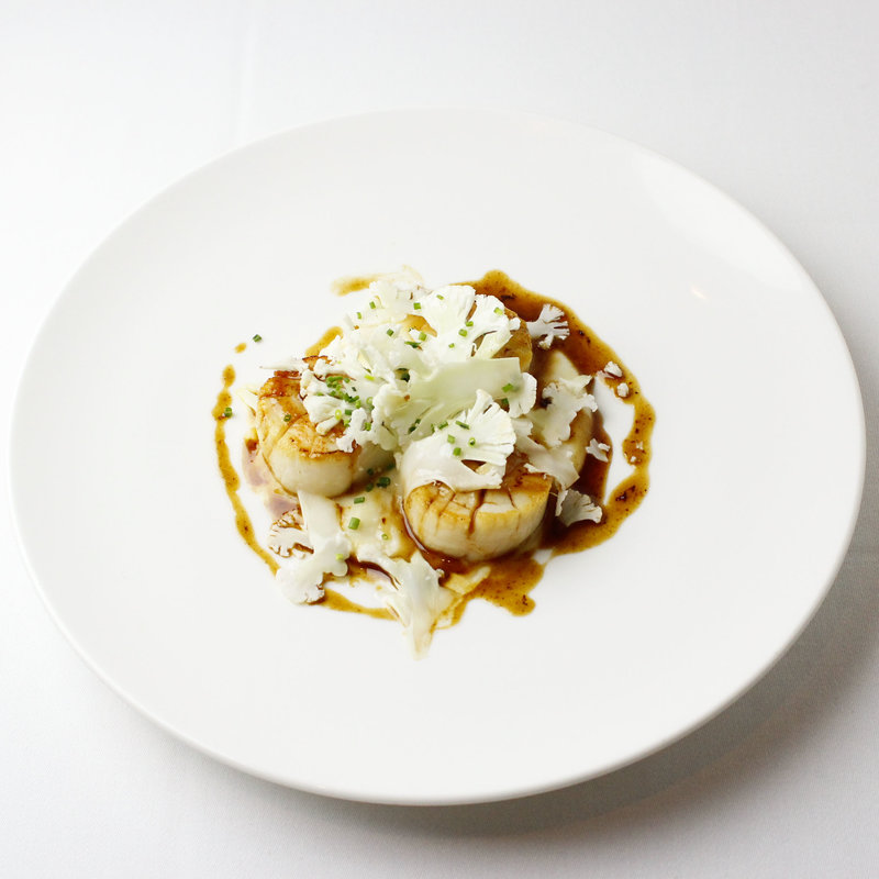 ホタテ貝のポワレ　ブール・ノワゼット　カリフラワーのピュレとクリュ(Le Beurre Noisette TOKYO)
