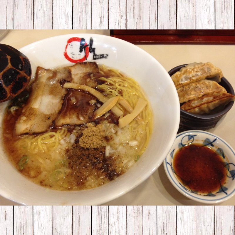 北の黒とんこつらーめん(北海道ラーメン まる竹本舗 カレッタ汐留店 )