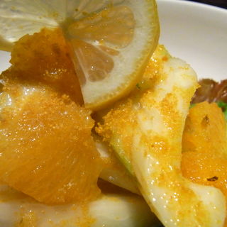 セロリと大根・オレンジのサラダ　カラスミ和え(ルーナルーチェ)
