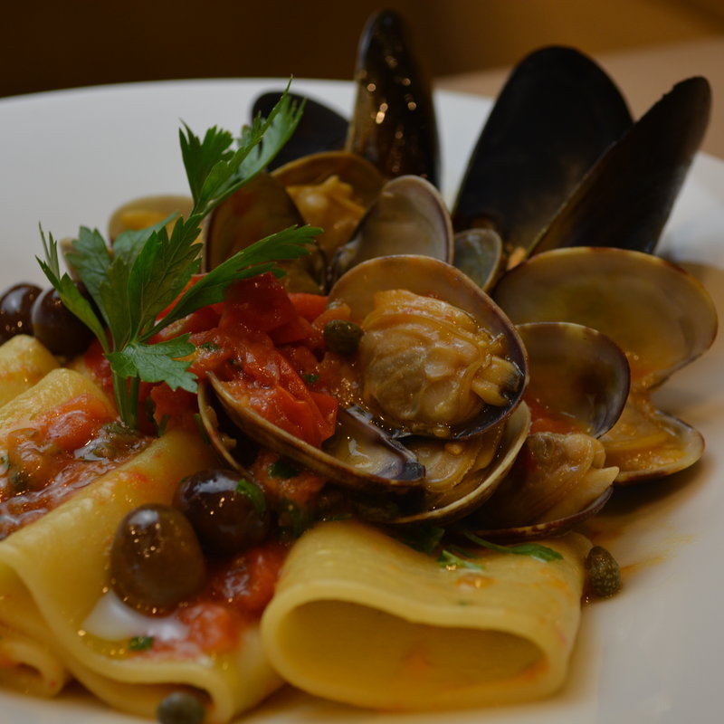 ムール貝とあさりのパッケリ アル ポモドーロ(LE FRECCE enoteca e cucina レフレッチェ 自由が丘)