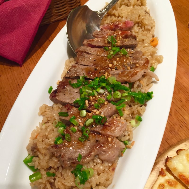 ステーキガーリックピラフ(ビヤレストラン 銀座ライオン 大手町ファーストスクエア店 )