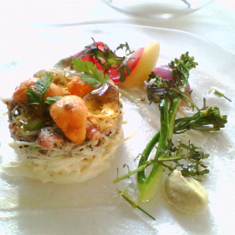 人参のムースとコンソメジュレ 雲丹添え(ヒロミチ)