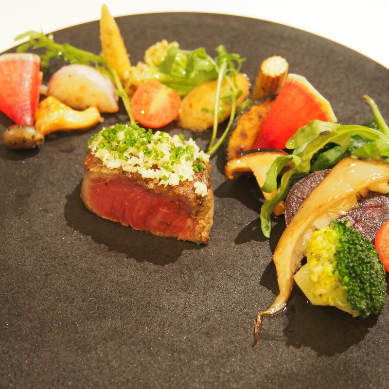 国産牛フィレ肉のポワレ ソースはシェフのインスピレーションで(MAY)