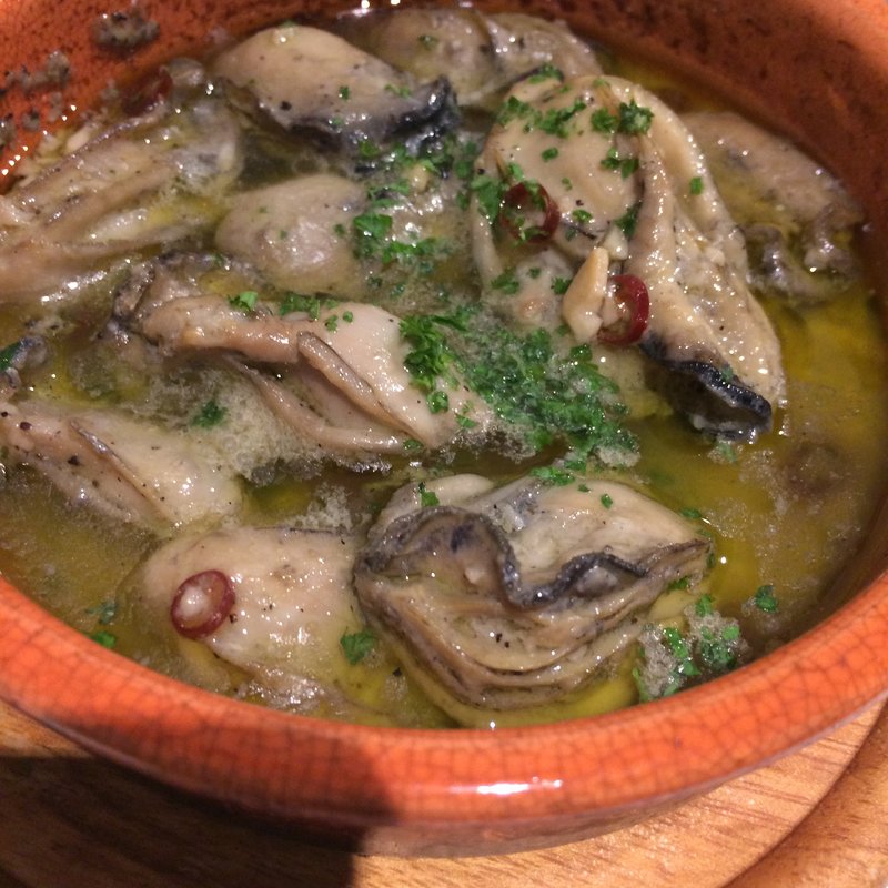 牡蠣のアヒージョ(IKI OYSTER BAR)