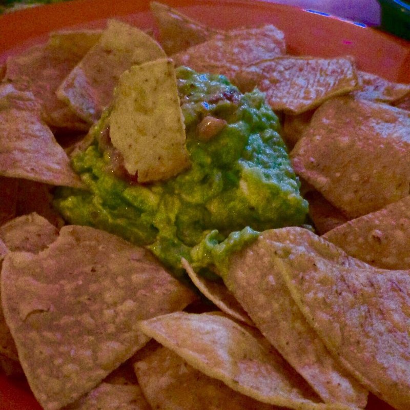 フレッシュワカモレとチップス(MUCHO MODERN MEXICANO)