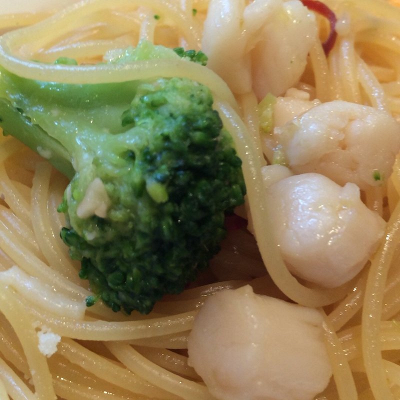 ブロッコリーと貝柱のペペロンチーノ(トラットリアボッソ TRATTORIA BOSSO)