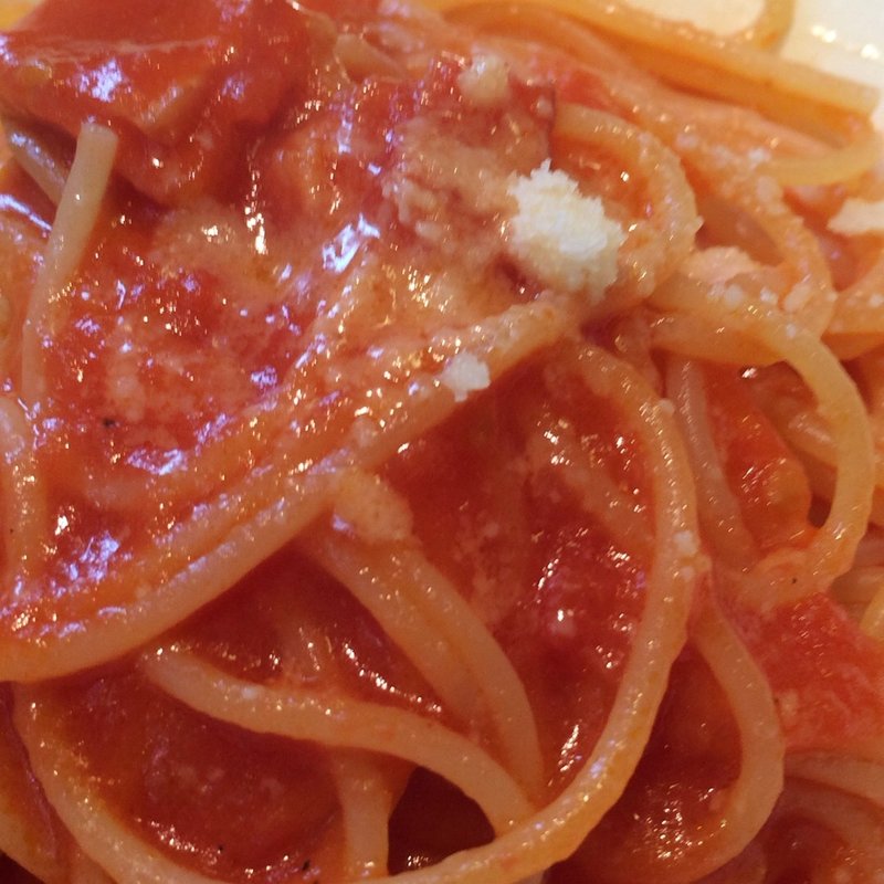 フレッシュトマトバジルソース(トラットリアボッソ TRATTORIA BOSSO)