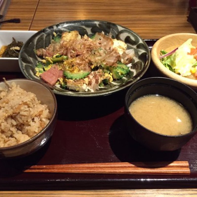 ソーキそばとゴーヤチャンプルのハーフ＆ハーフセット(ちゃんぷるぅ家)