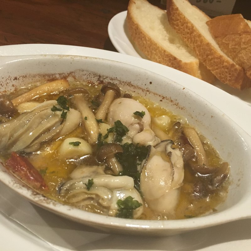 牡蠣とキノコのアヒージョ(ピザ屋のジョン・ノレン )