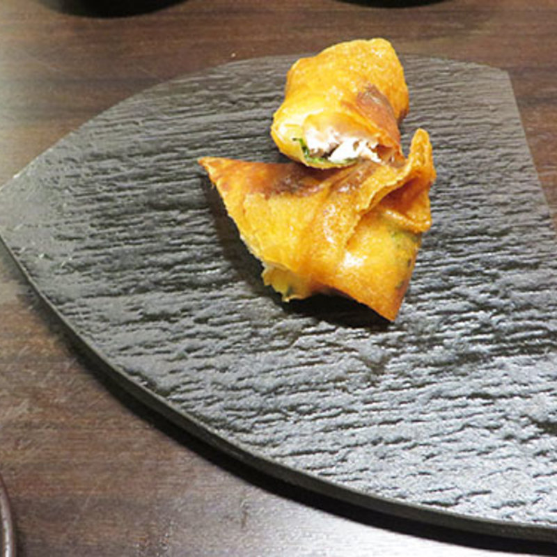 ささみと梅しそのモッツァレラチーズ揚げ　(鶏料理ひとりひとり)