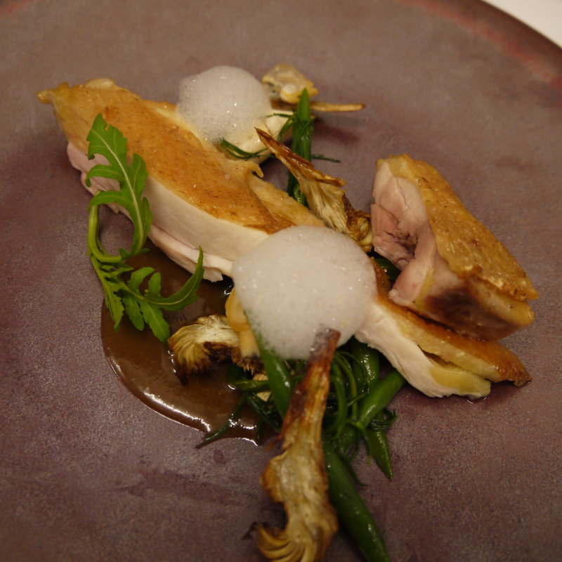 鶏モモ肉のグリル小悪魔風 (l’Odorante par Minoru Nakijin)