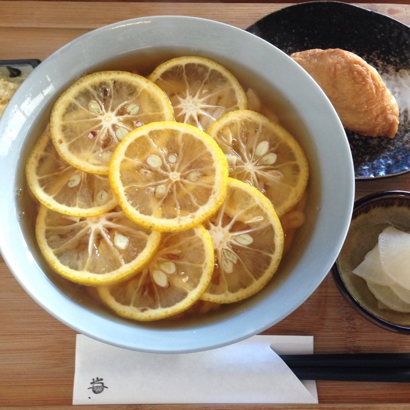 釜かけかぼすうどん(釜揚げうどん くろ)