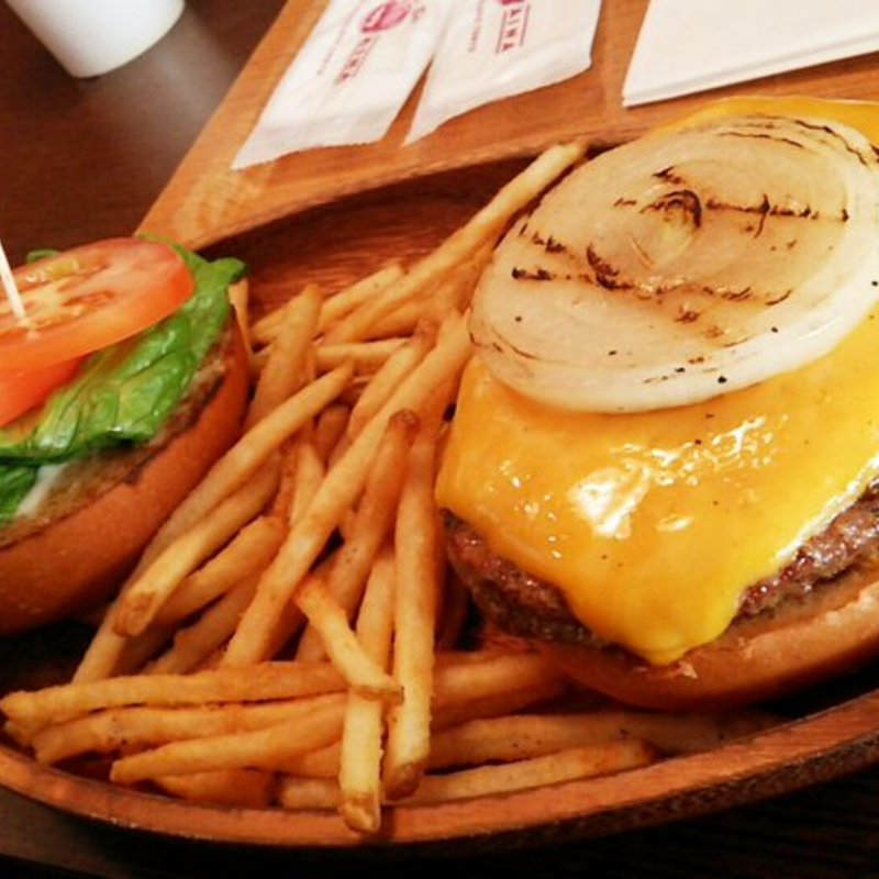 チェダーチーズハンバーガー(KUA`AINA 鎌倉店)