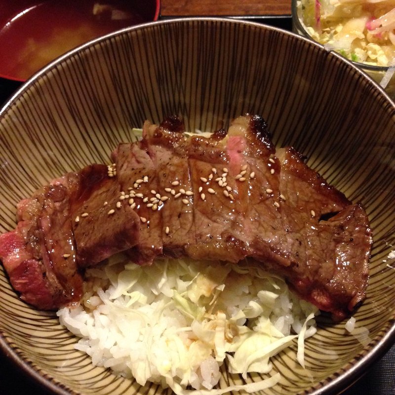 サーロインステーキ丼(大ど根性ホルモン)