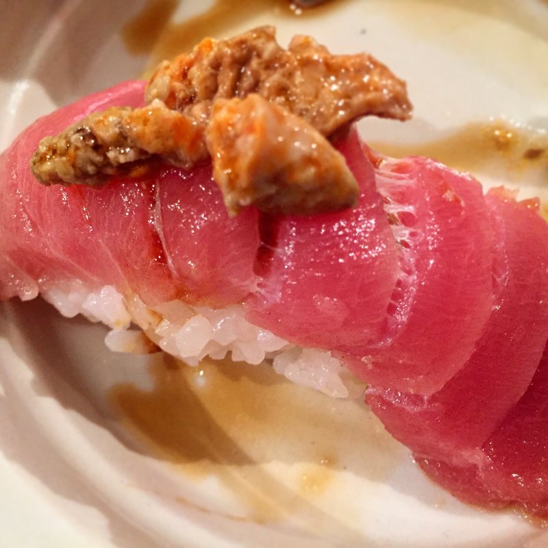 中トロにぎり(魚仁 （うおじん）)