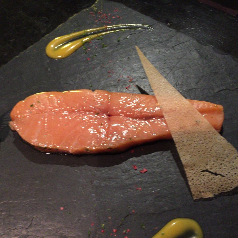 フワッととろけるスモークサーモン ライムクリーム添え(TAMAYA 根津店)