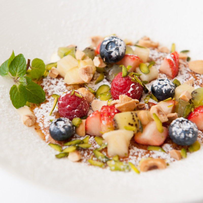 季節のフルーツとサバイヨンのキャラメリゼ(フランス料理 ラノー・ドール )