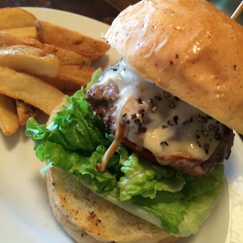 スモークチーズブラックペッパーバーガー(コヨーテ)