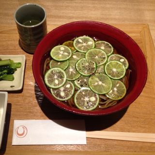 ビタミンたっぷり！すだち蕎麦（冷）(信州松本ヒカリヤ  )