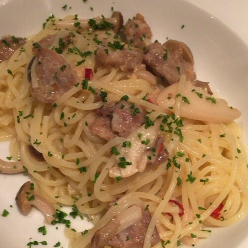 サルシッチャとキノコのペペロンチーノ(ピッコロ・カスターニャ)