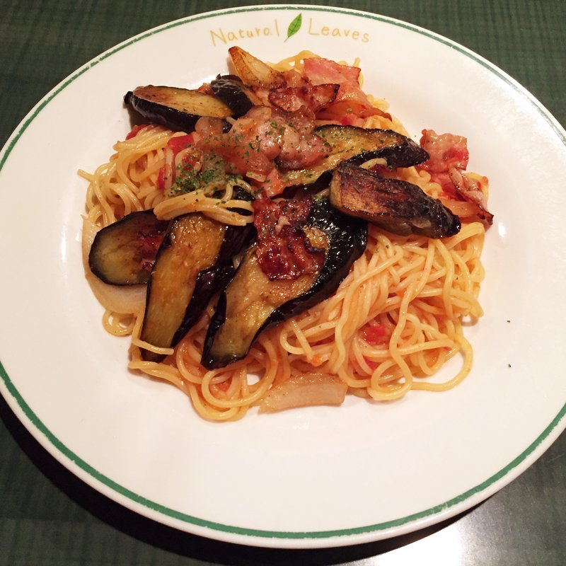 ベーコンとナスのトマトソーススパゲッティ(パスティーナ)