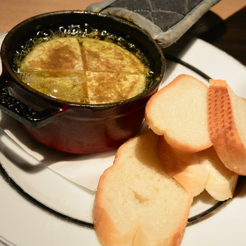 カマンベールとアボカドのアヒージョ(GreenButter （グリーンバター【旧店名】MEXCOLA 茶屋町）)