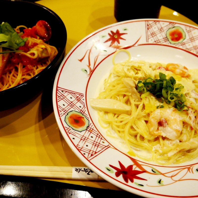 賀茂なすとアボカドとモッツァレラチーズのトマトソース＆海老とズワウガニと湯葉の京風クリームソース(先斗入ル 京都駅ビル店 （ポントイル）)