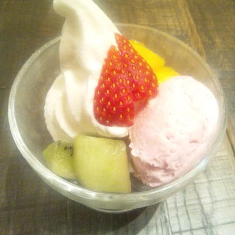 フルーツサンデー(北海道キッチンＹＯＳＨＩＭＩ調布店)