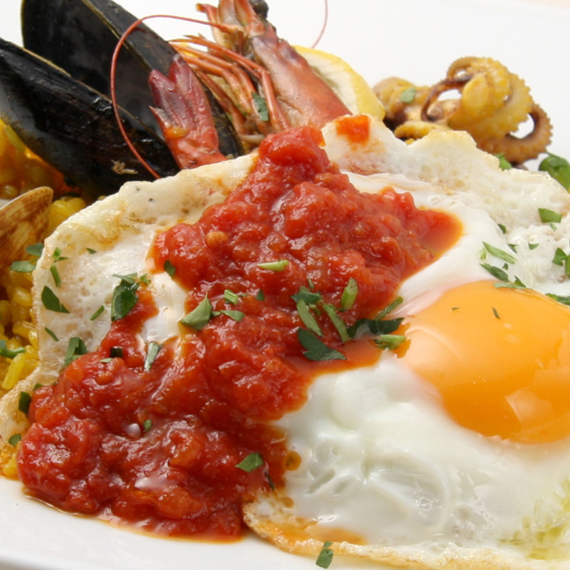 パエリア風サフランライス　目玉焼き(赤坂スペインクラブ アラ )