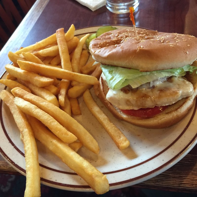 チキンバーガー(Fast Eddy's Restaurants)