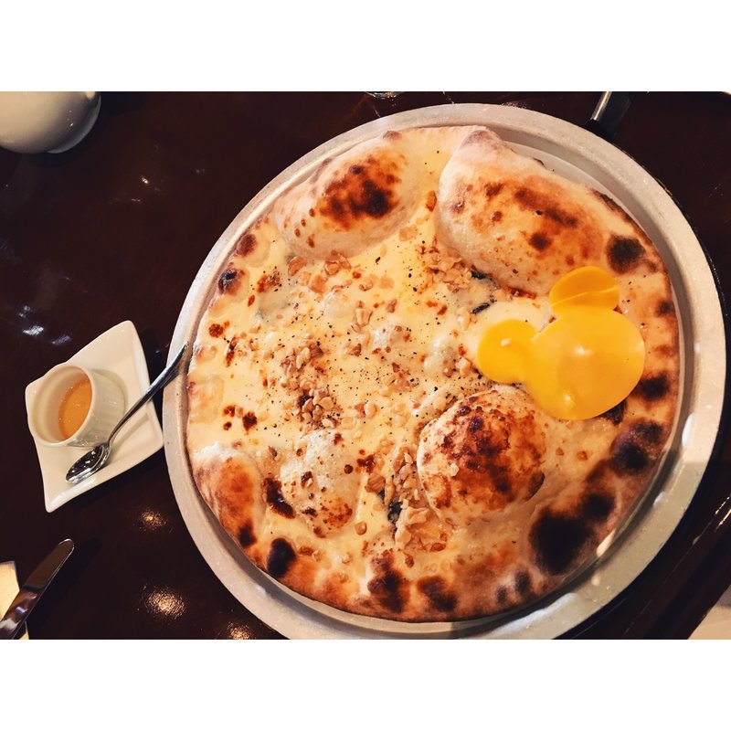 ピッツァ・カナーレ・ベッロ(S.S.コロンビア・ダイニングルーム)