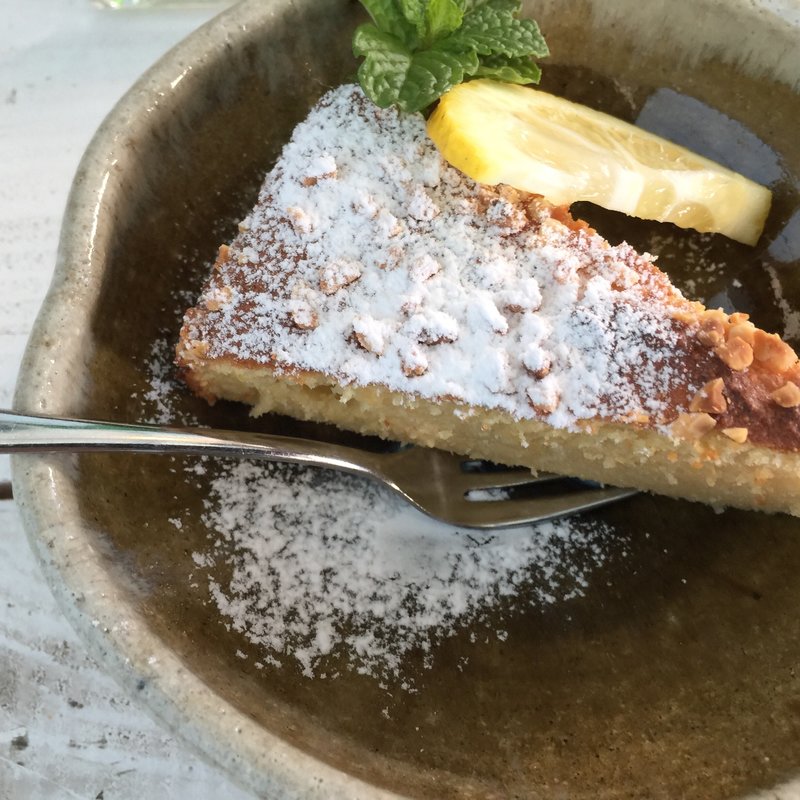 アーモンドレモンケーキ(食堂みつばち)