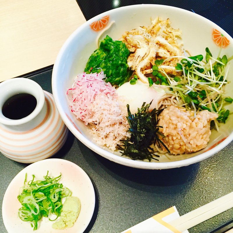 ねばねば納豆おくらそば(石臼挽蕎麦 弦 阪急西宮ガーデンズ店)