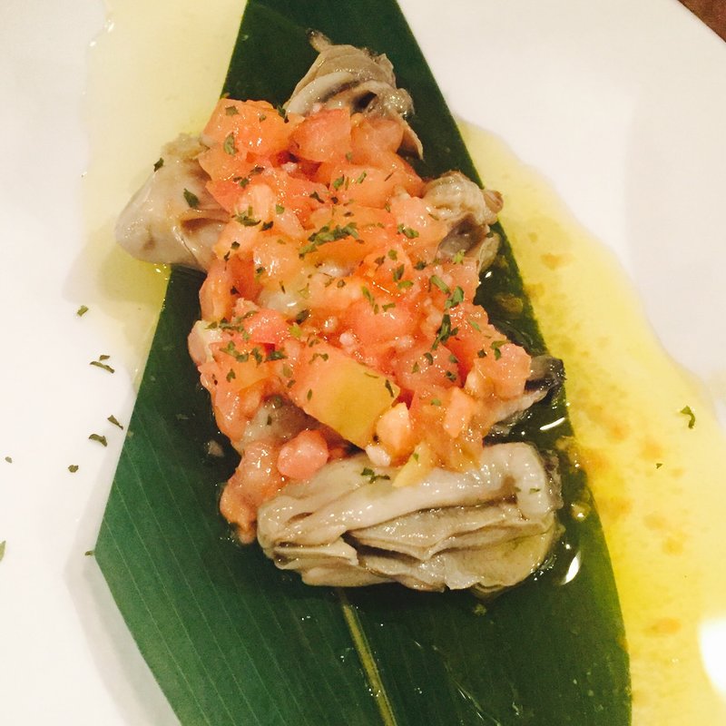 燻製牡蠣のトマトマリネ(煙　燻製バル　トリベーネ 心斎橋店 （ケムリクンセイバルトリベーネ）)