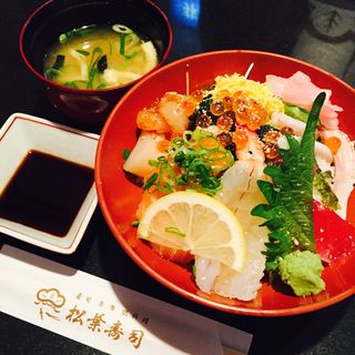 海鮮丼(松葉寿司 （まつばずし）)