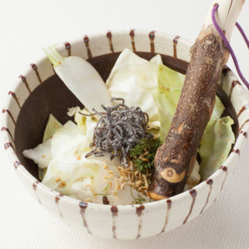 ザク切りきゃべつと京蕪のすり鉢サラダ～塩昆布と焼きじゃこ添え～(香家 上野店)