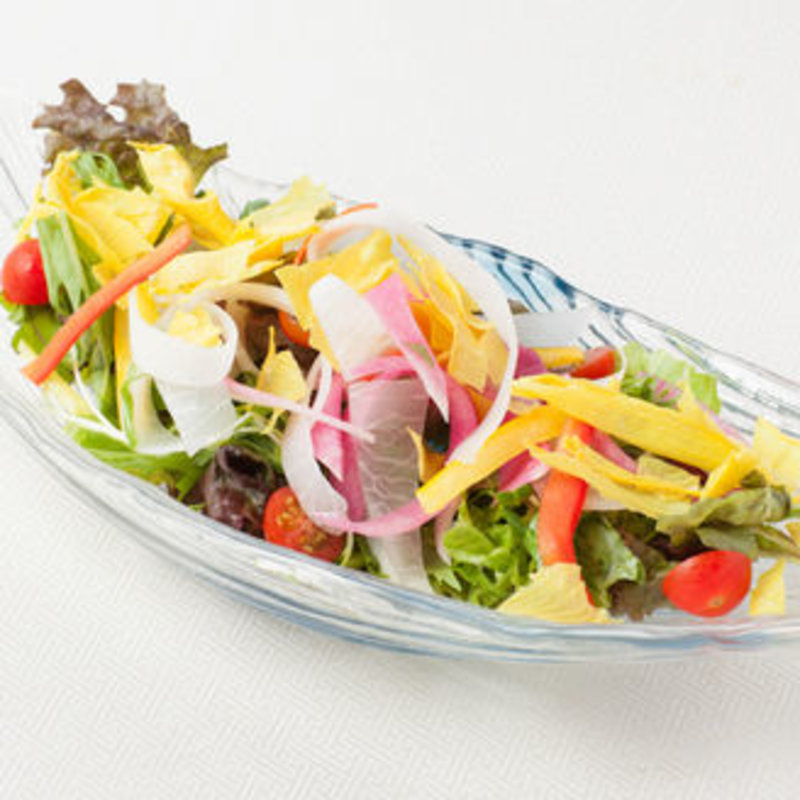 紅芯大根とカリカリ湯葉のサラダ　～とろろ昆布掛け～(香家 上野店)