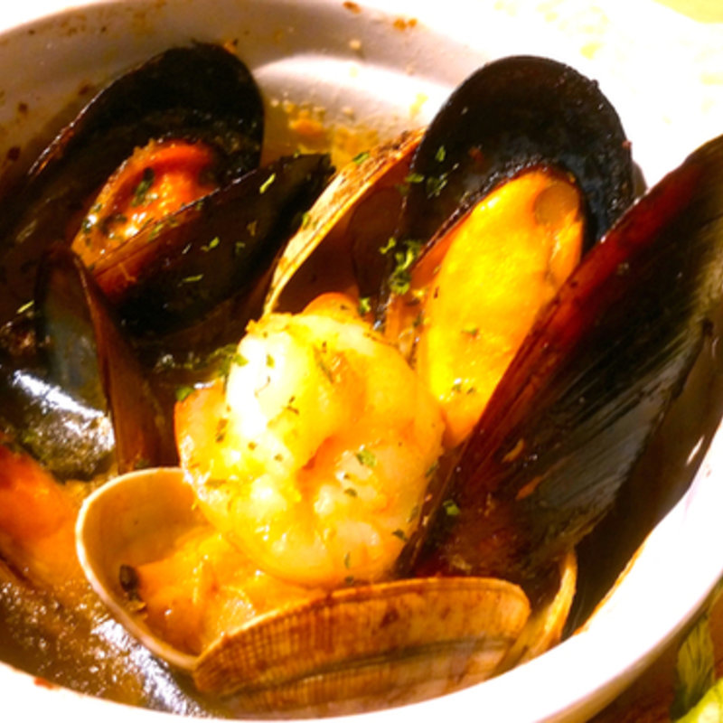 2種の貝と小エビのアヒージョ(洋安健果　ベルポスト （Ｂｅｌ　ｐｏｓｔｏ）)